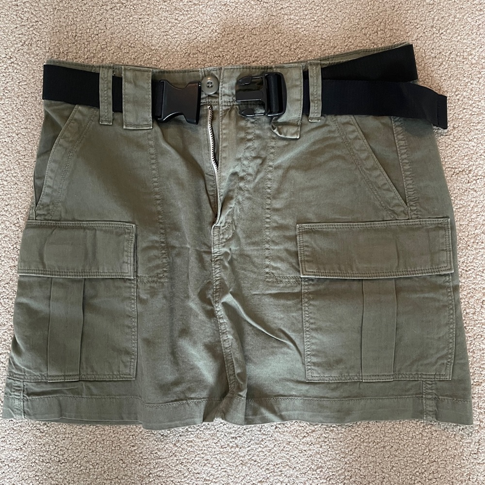 American Eagle skirt. Size 4. Adorable for summer.